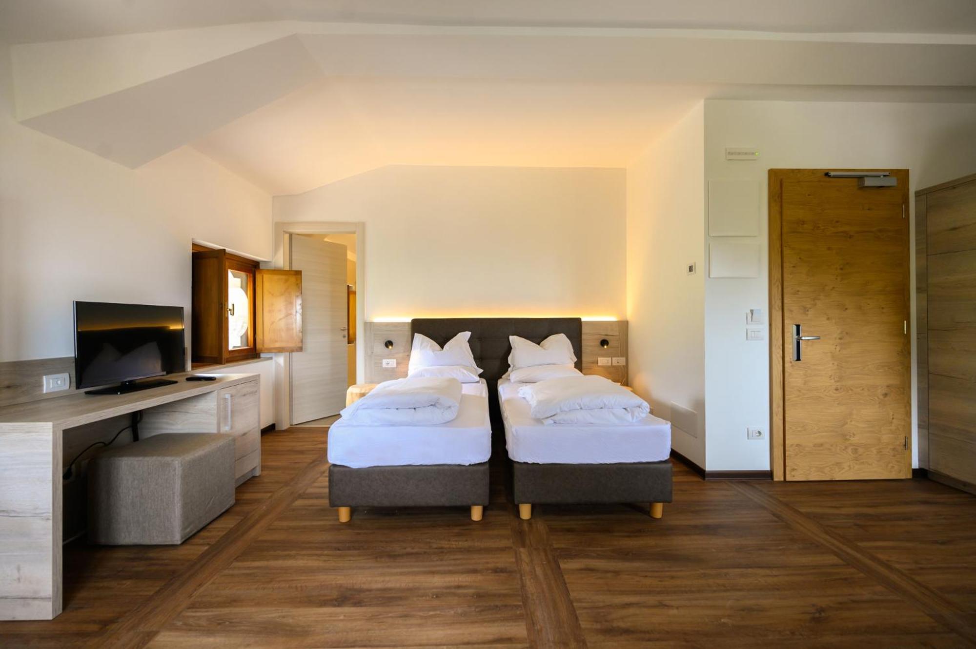 Hotel Stella Alpina Spiazzi Di Caprino Eksteriør bilde